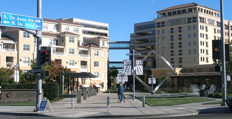 Cupertino City Center 商业中心与喷泉广场