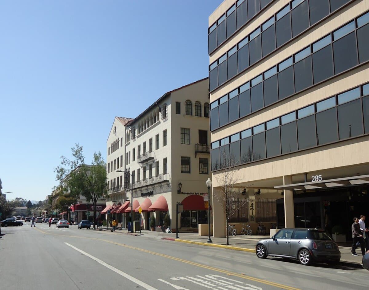 Palo Alto Downtown 街景 — University Avenue 周边的现代商业建筑
